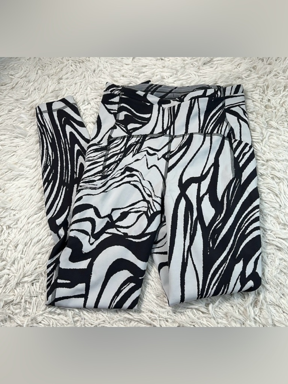 Lululemon Black White Printed Leggings High Rise Athletic Yoga Pants Women’s 4